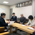 市長に予算要望書を提出し懇談