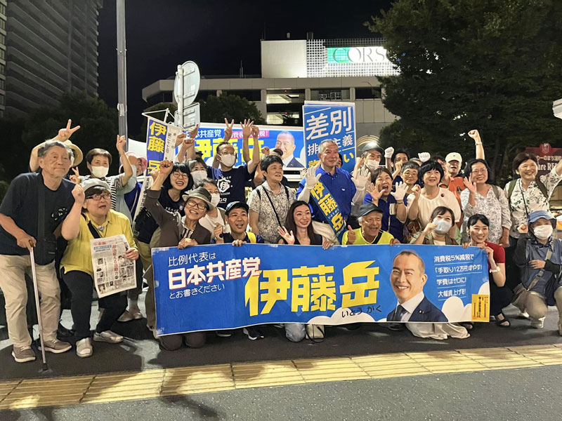 最後の訴え後、支援者と