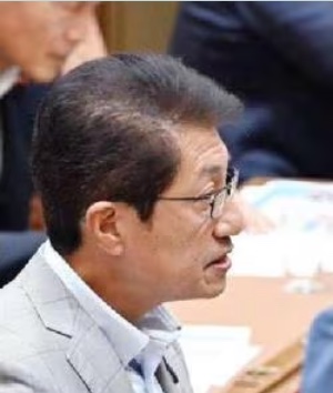 質問する田村貴昭議員