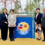 小野大輔 小野由美子 石島陽子 黒田実樹 笠原進 　大和田水辺の丘公園インクルーシブ遊具前で