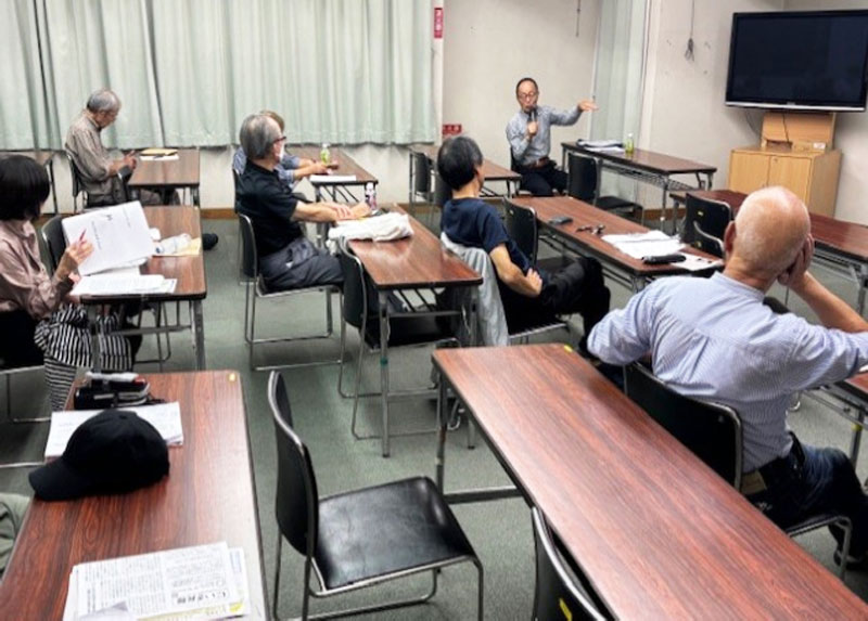 参加者の質問に答える講師の渡辺繁博氏